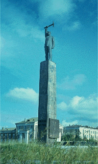 Памятник Покорителям Монче-тундры